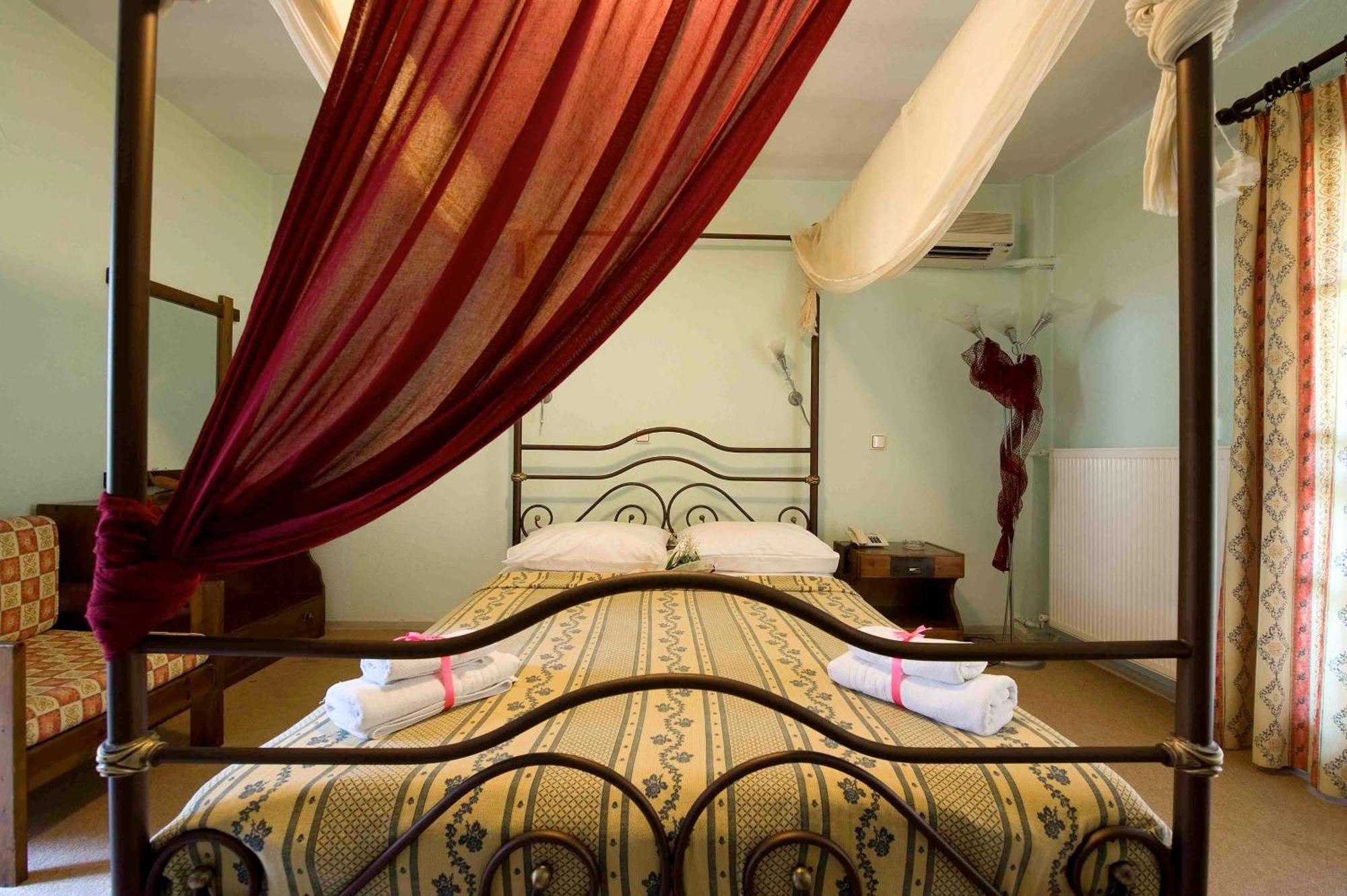 Lydia Hotel Krinidhes ภายนอก รูปภาพ